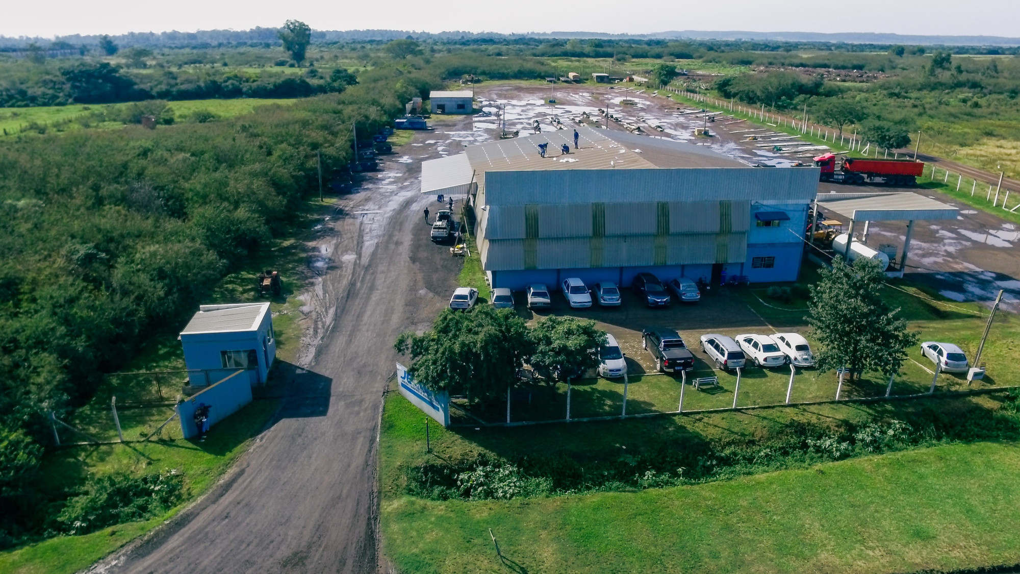Com sede em Charqueadas/RS, a JE Transportes é referência no transporte de resíduos perigosos e industriais, além de cargas em geral e locação de caçambas para entulhos.